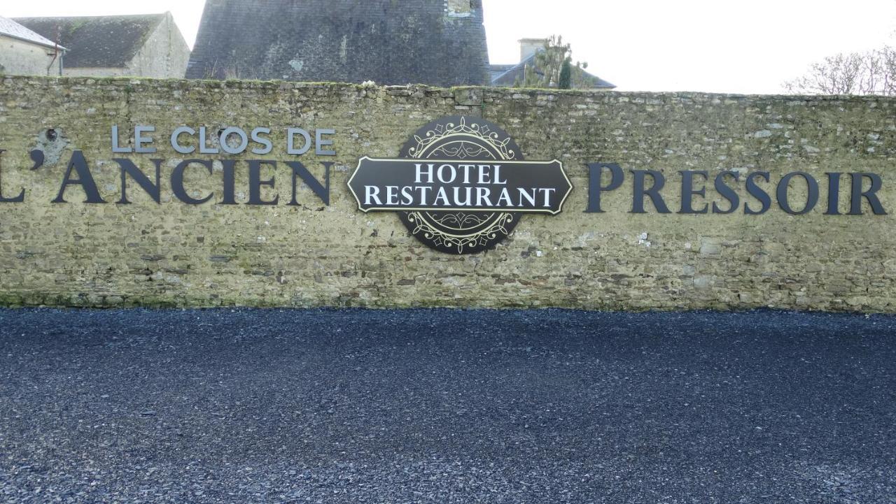 Hotel Restaurant Le Clos De L 'Ancien Pressoir Commes Esterno foto